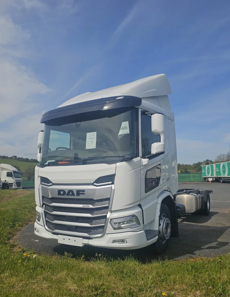 UNREGISTERED READY FOR BUILD DAF XD 370 RIGID - Image 1