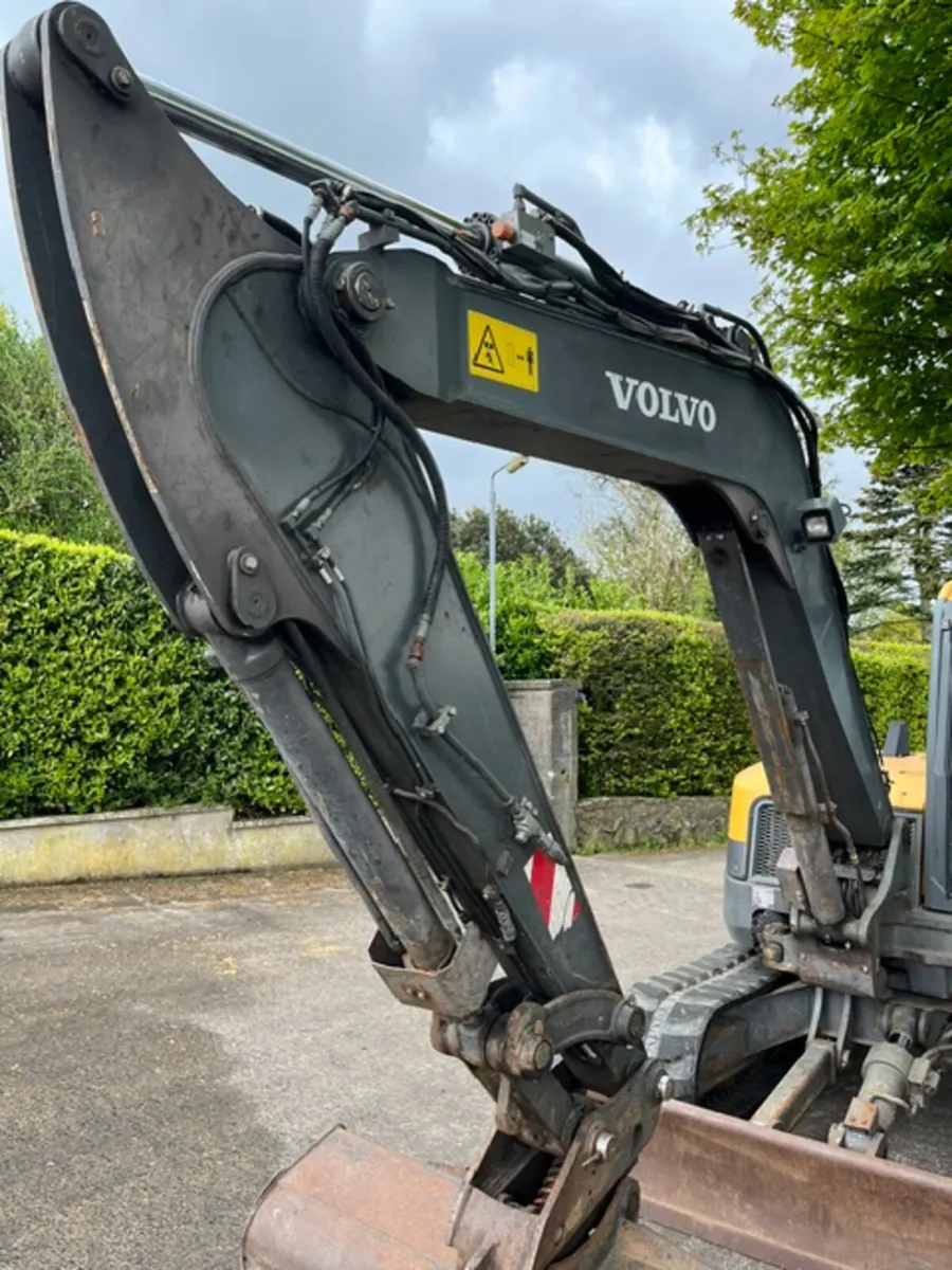 2015 Volvo ECR 88D Excavator - Image 4