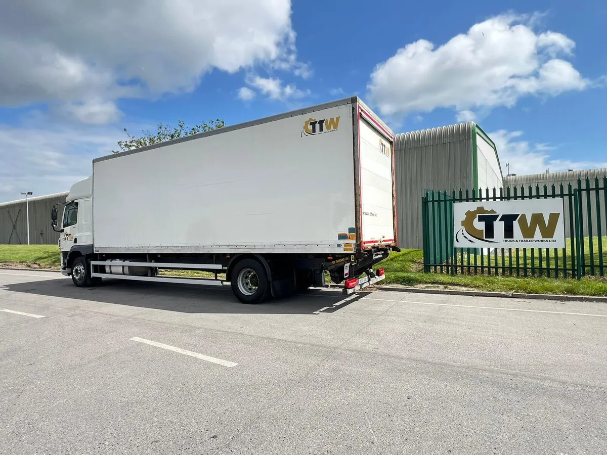 Daf CF 260 Box Body with tail lift - Image 1
