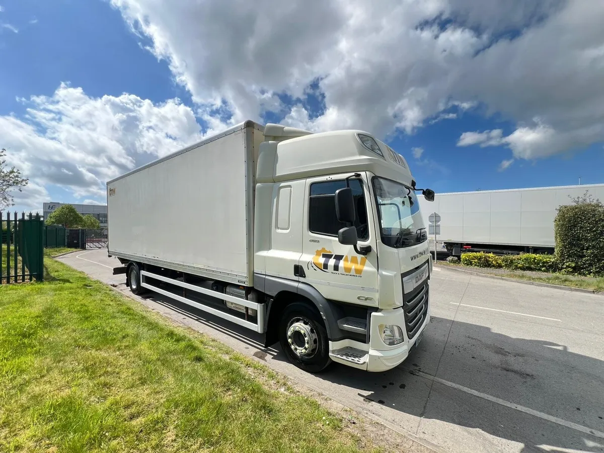 Daf CF 260 Box Body with tail lift - Image 3
