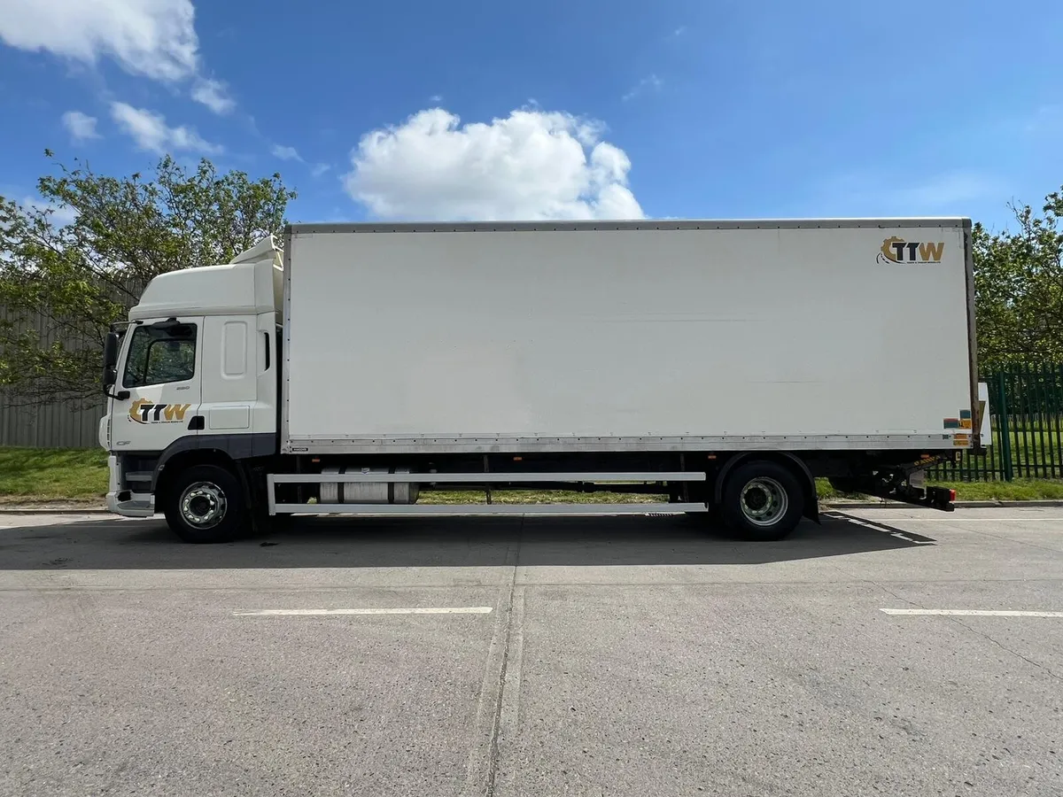 Daf CF 260 Box Body with tail lift - Image 4