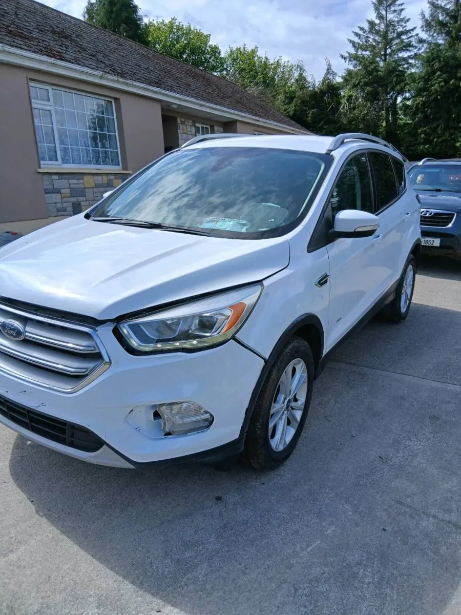 Breaking 2017 ford kuga - Image 1