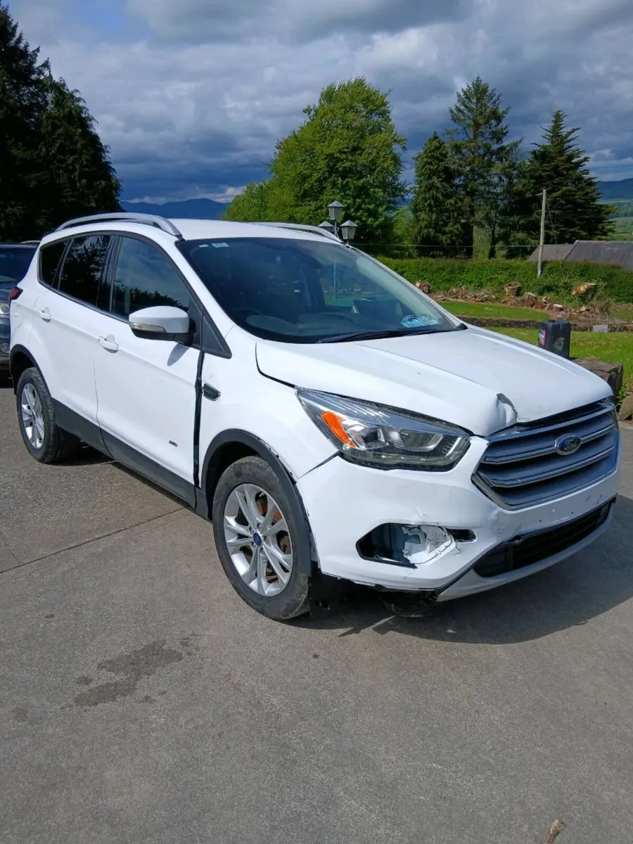 Breaking 2017 ford kuga - Image 2