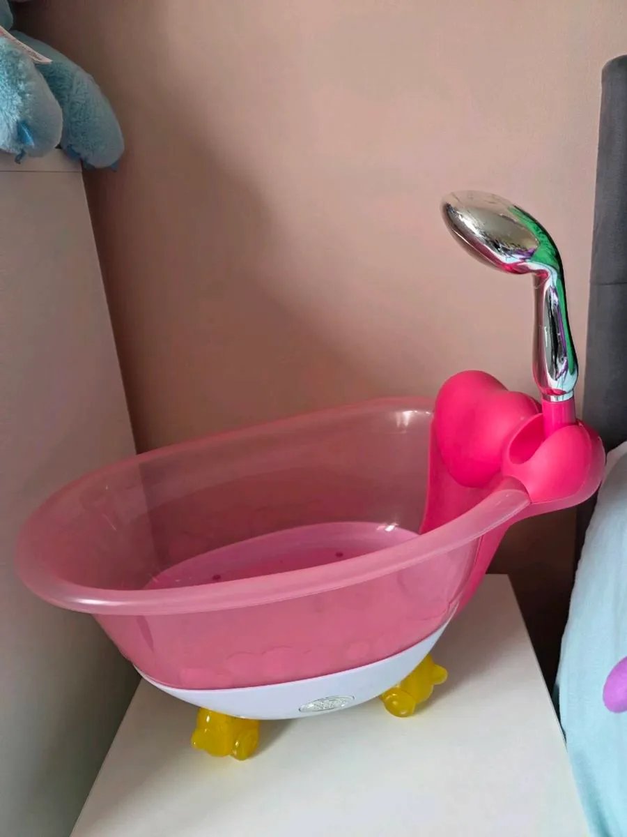 Baby dolls & bathtub - Image 4