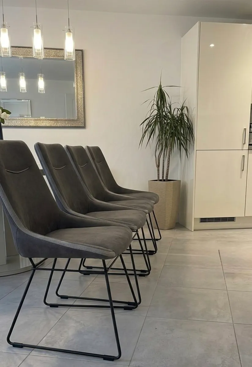 4xVida Living Dinning Chairs ProfessionallyCleaned - Image 3