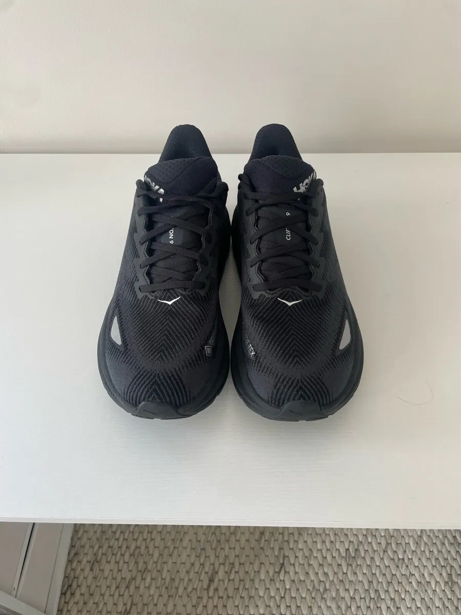 Hoka Clifton 9 black runners UK 8.5 - Image 2