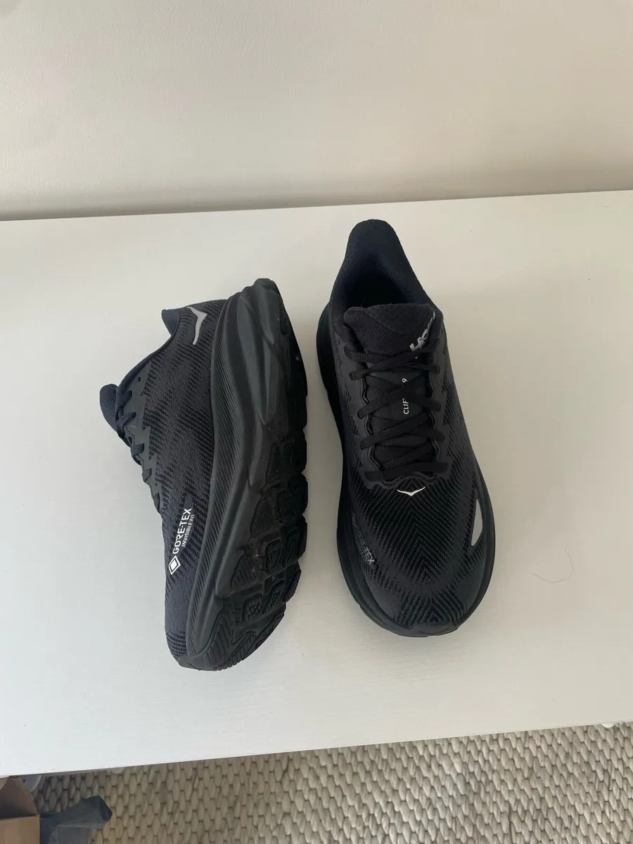 Hoka Clifton 9 black runners UK 8.5 - Image 3