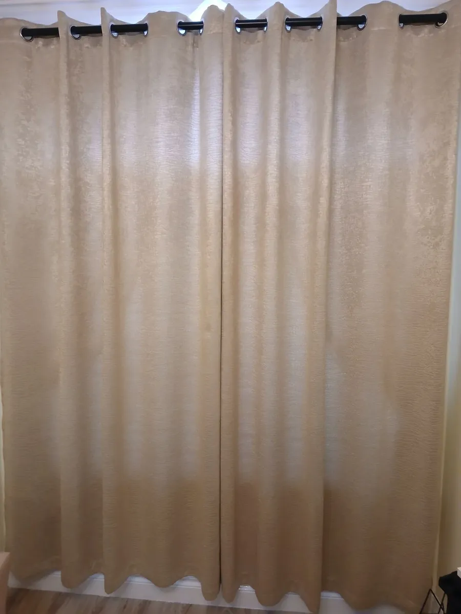 Curtains - Image 2