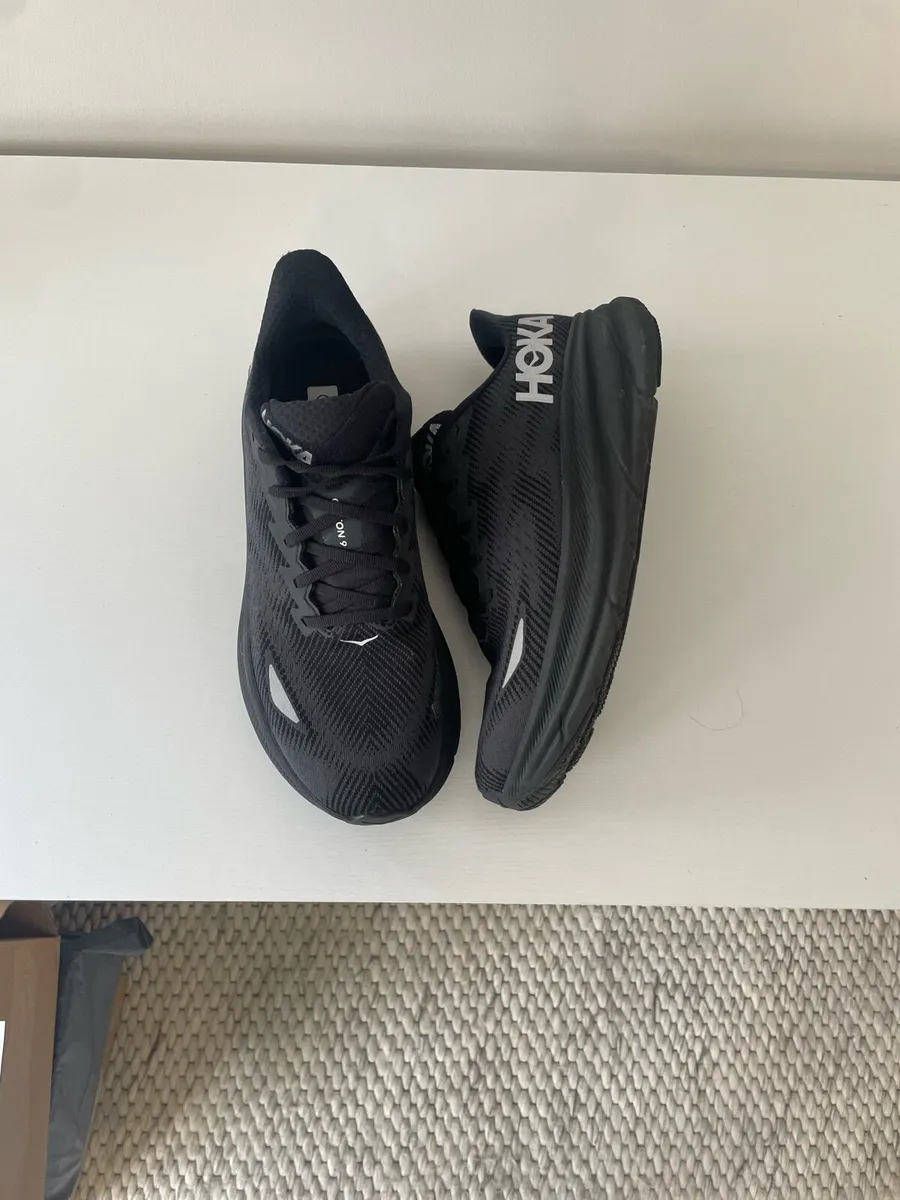 Hoka Clifton 9 black runners UK 8.5 - Image 4