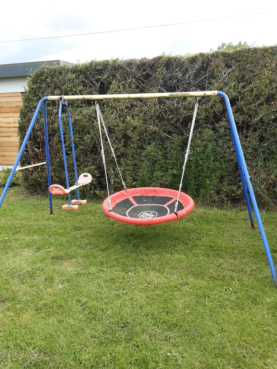 Trampoline and swing set - Image 4