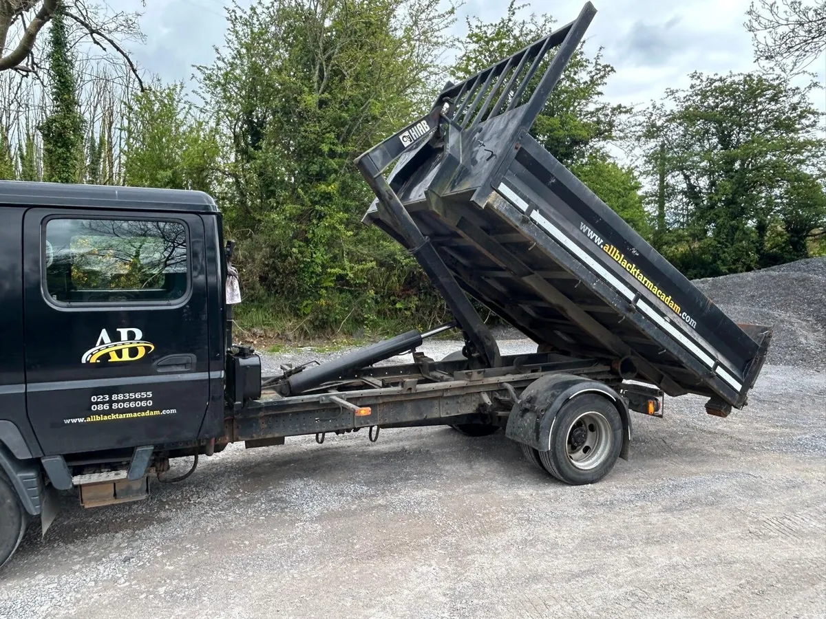 Mitsubishi crew cab hookloader - Image 3