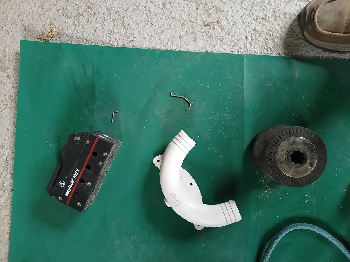 Dinghy. Jib. Anchor windlass. Winches.VHF radio. - Image 4
