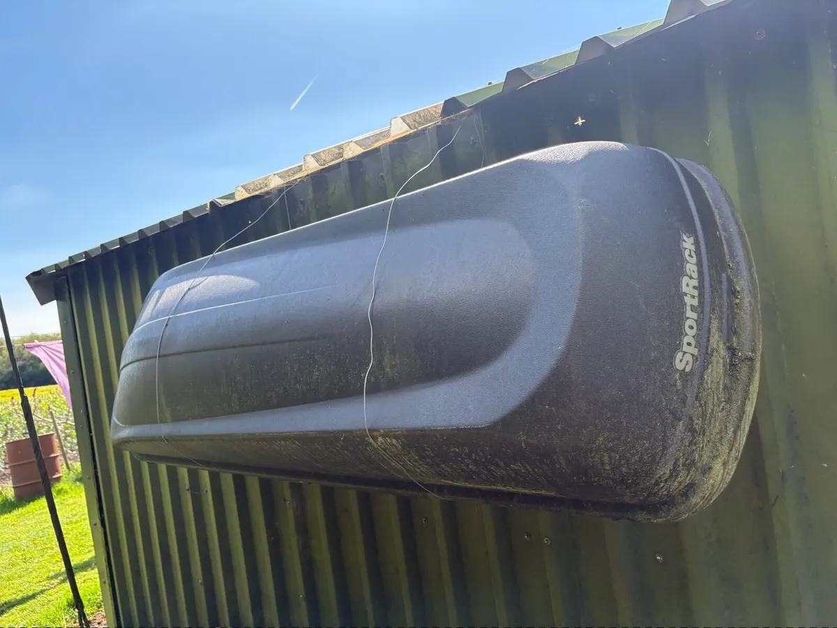 Roof box - Image 2