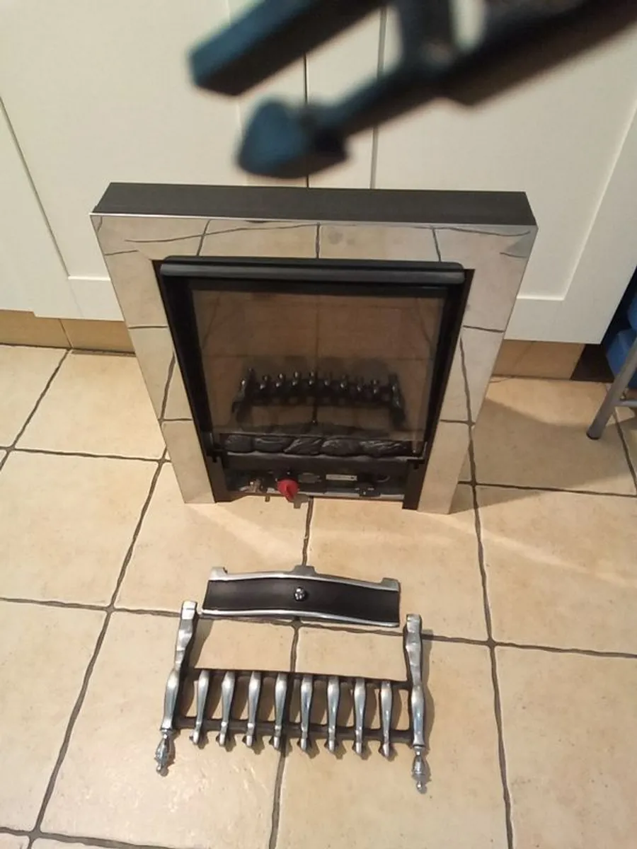 Gas Fire. - Image 1