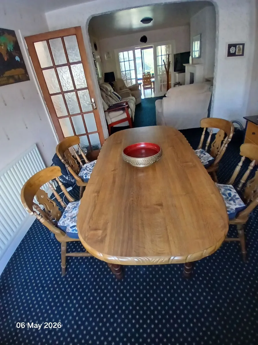 Dining room table with 6 chairs and carvers