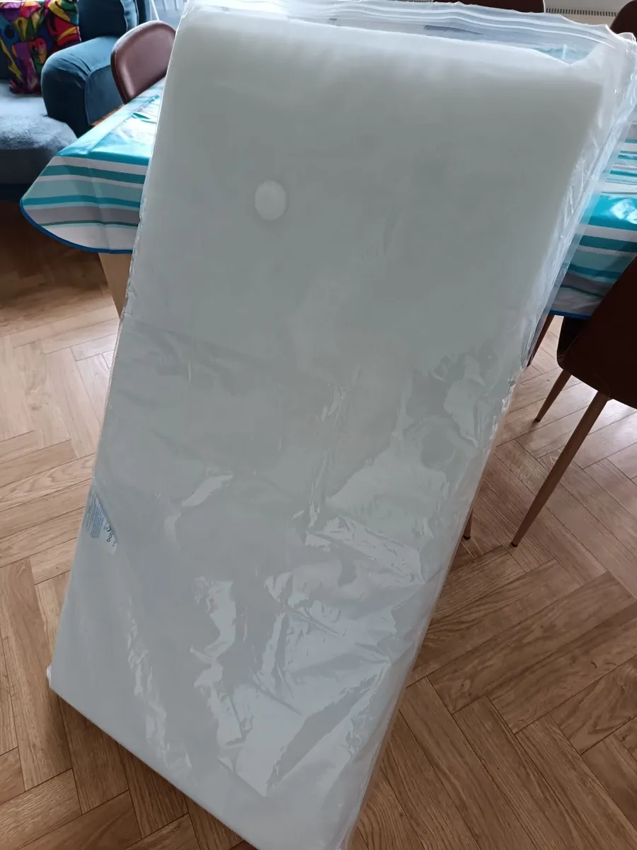 Travel cot with new mattress - Image 3