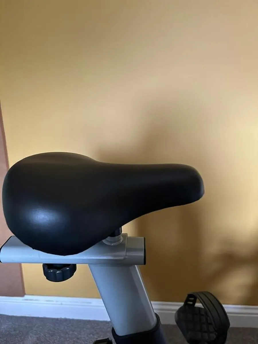 HIT G7 Exercise bike - Image 2