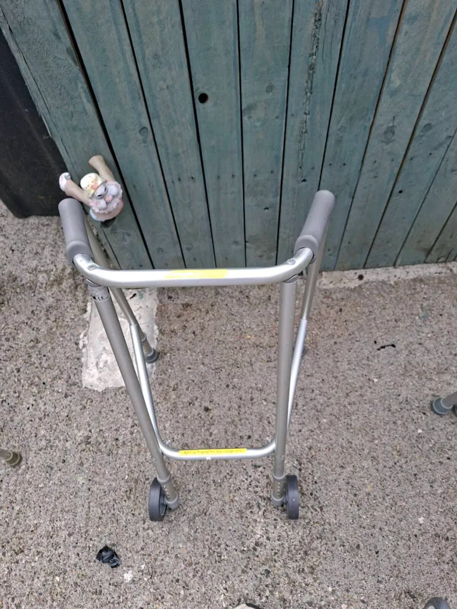 Walking frames - Image 2