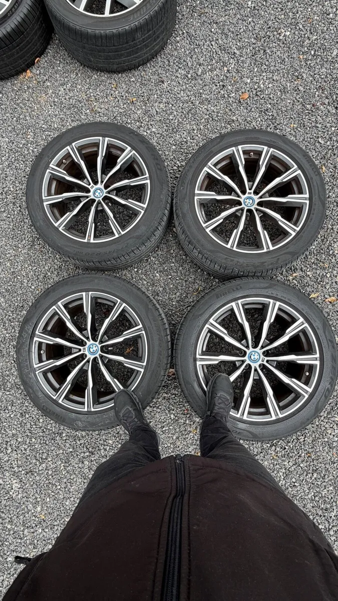 2022 bmw x5 alloys and run flat tyres - Image 1