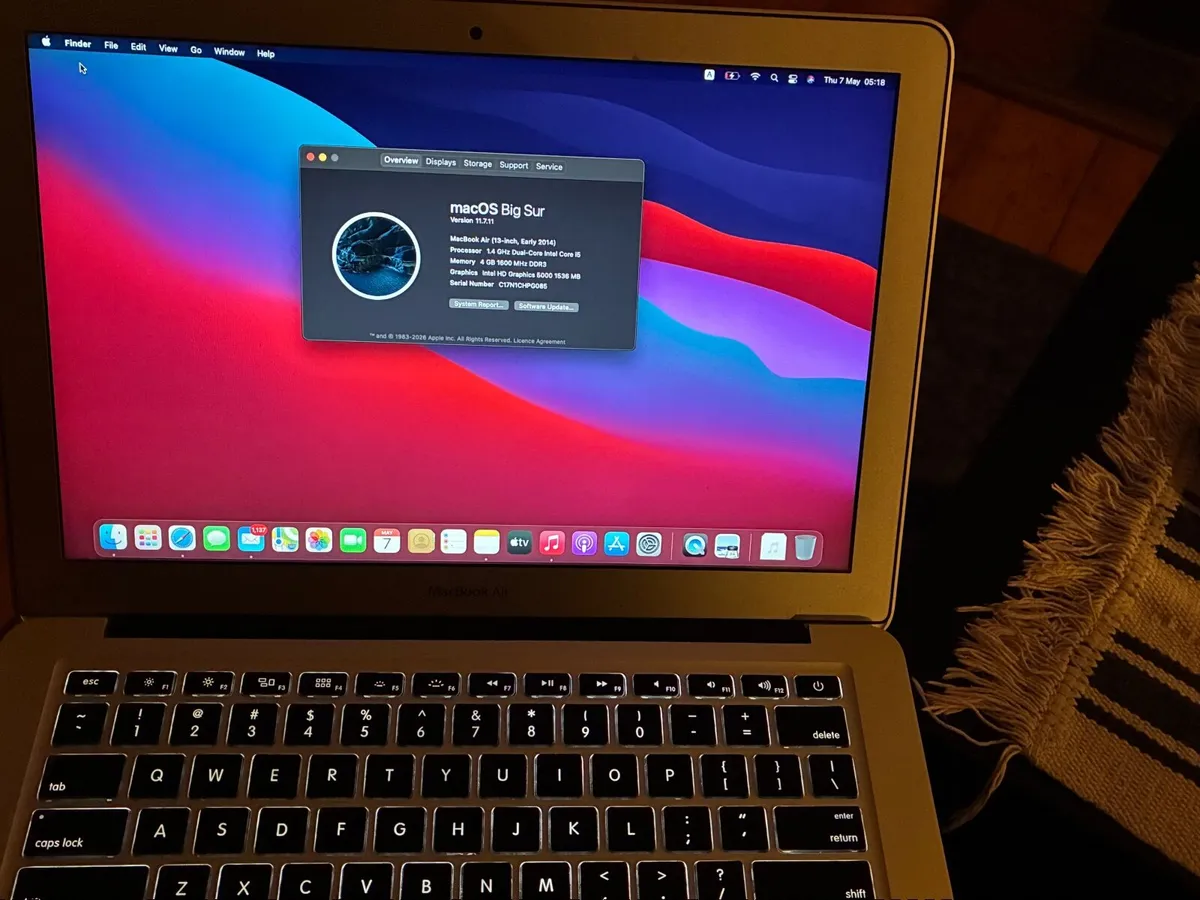 Mac Book Air - Image 2