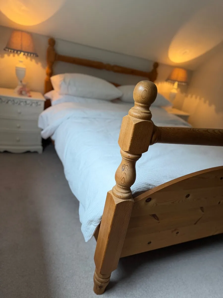 4ft 6” solid pine bed - Image 1