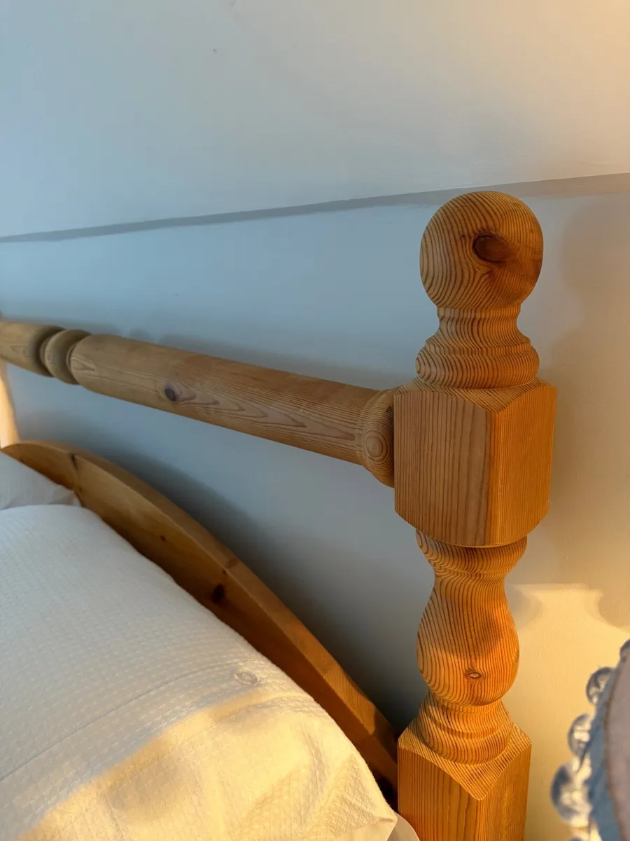 4ft 6” solid pine bed - Image 3