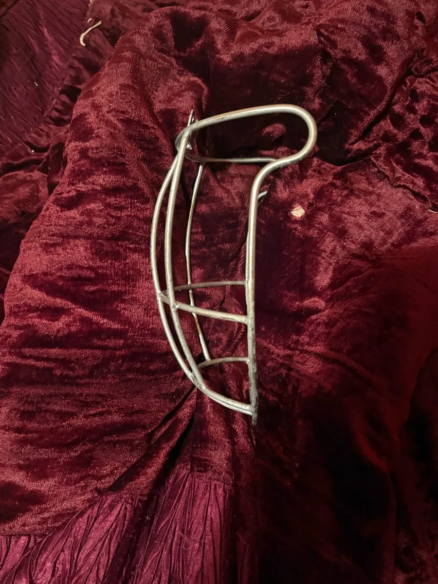 Wide hinge Kilkenny guard - Image 2
