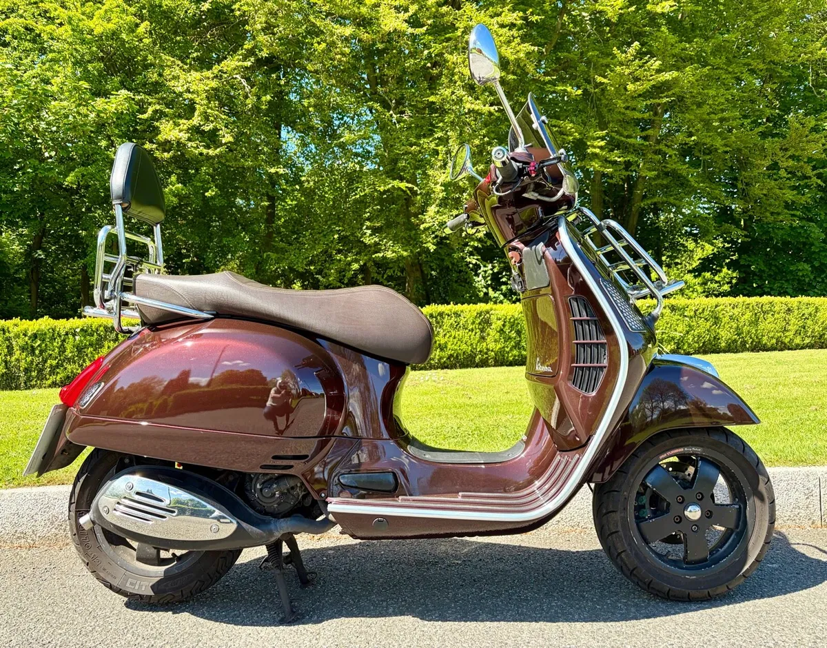 VESPA GTS300 TOURING - Image 2