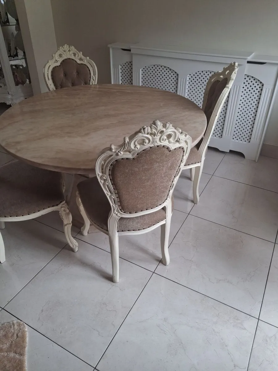 Table abd chairs - Image 1