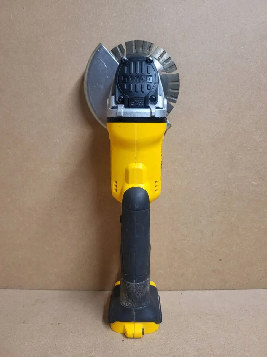 Dewalt dcg412 18v xr cordless grinder - Image 4