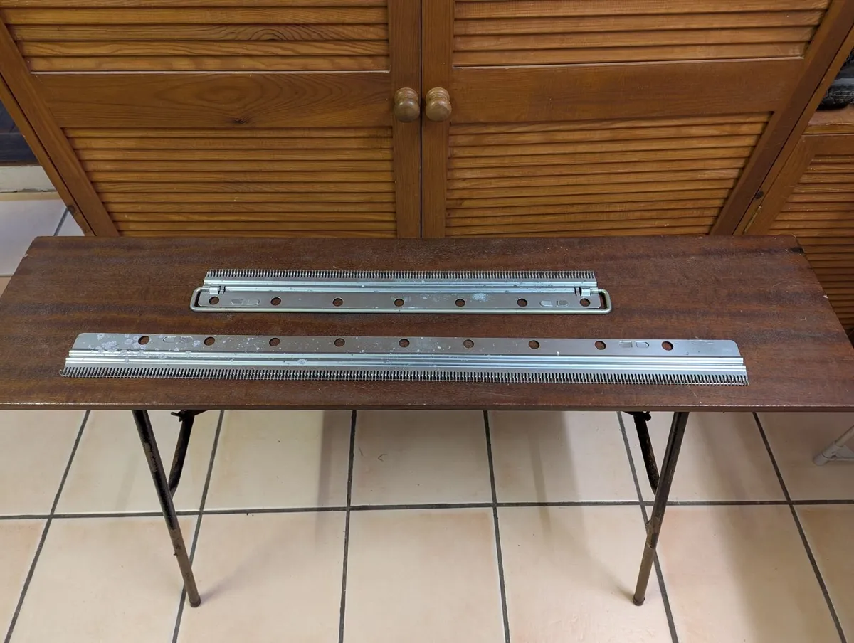 Brother KH840 Vintage Knitting Machine & KR830 rib - Image 4