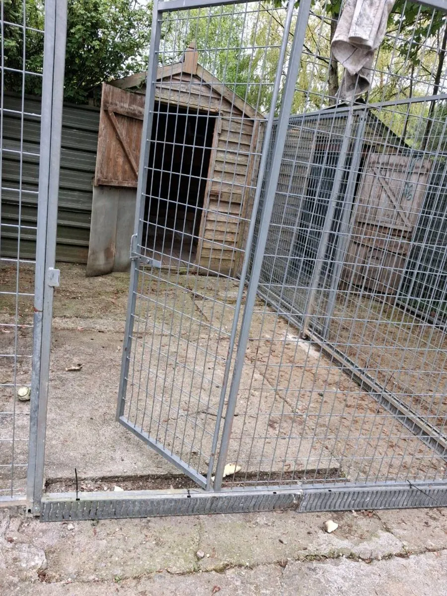 Dog pens - Image 3