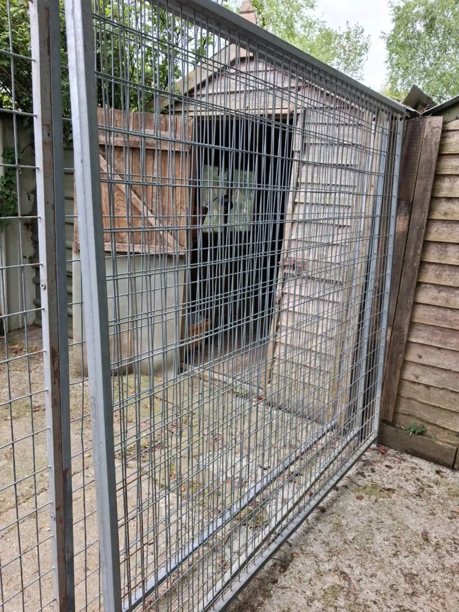 Dog pens - Image 2