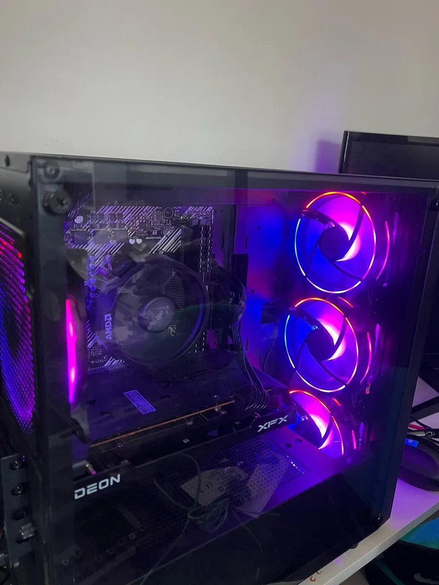 Gaming pc with curved monitor and mouse - Image 2