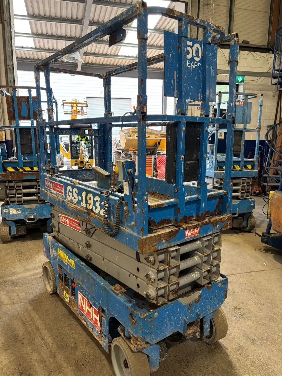 GENIE 19 FT SCISSOR LIFT - Image 3