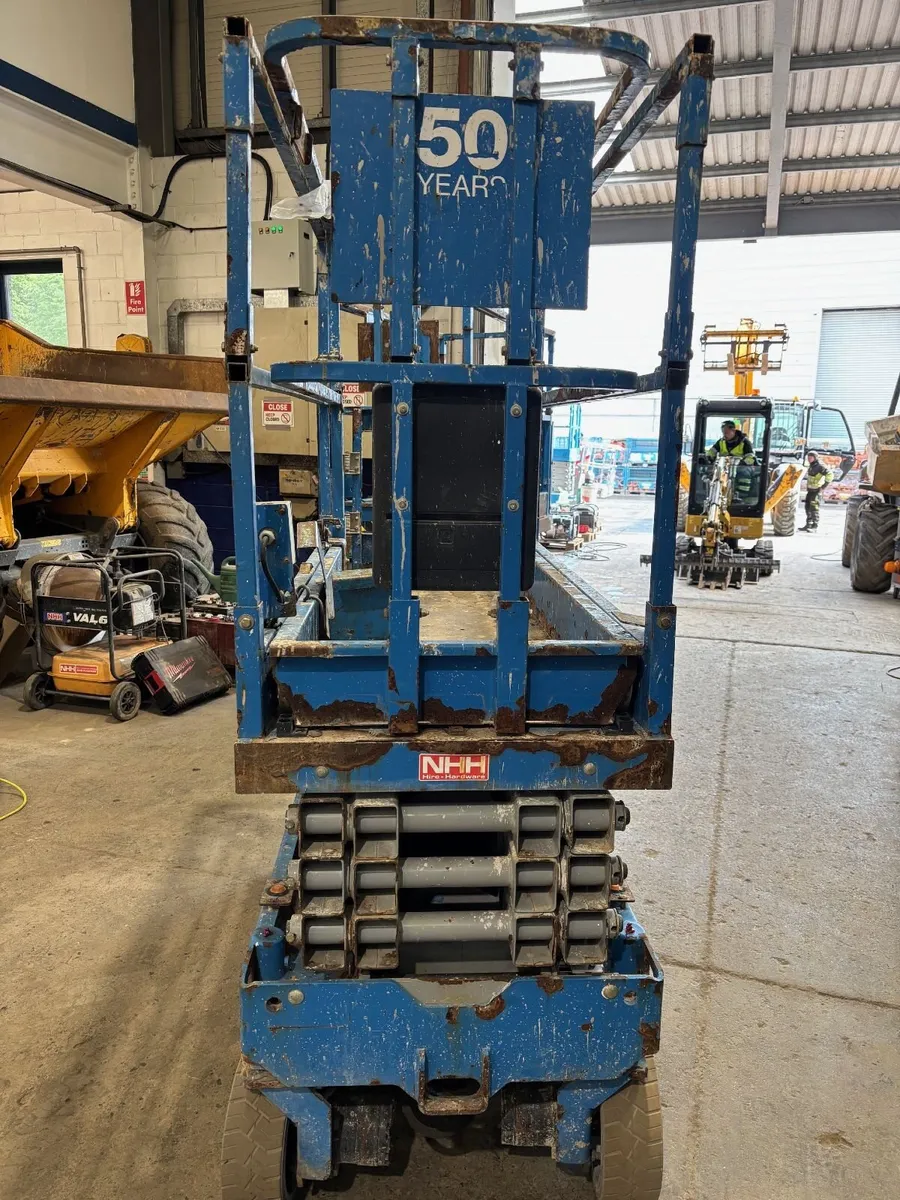 GENIE 19 FT SCISSOR LIFT - Image 2