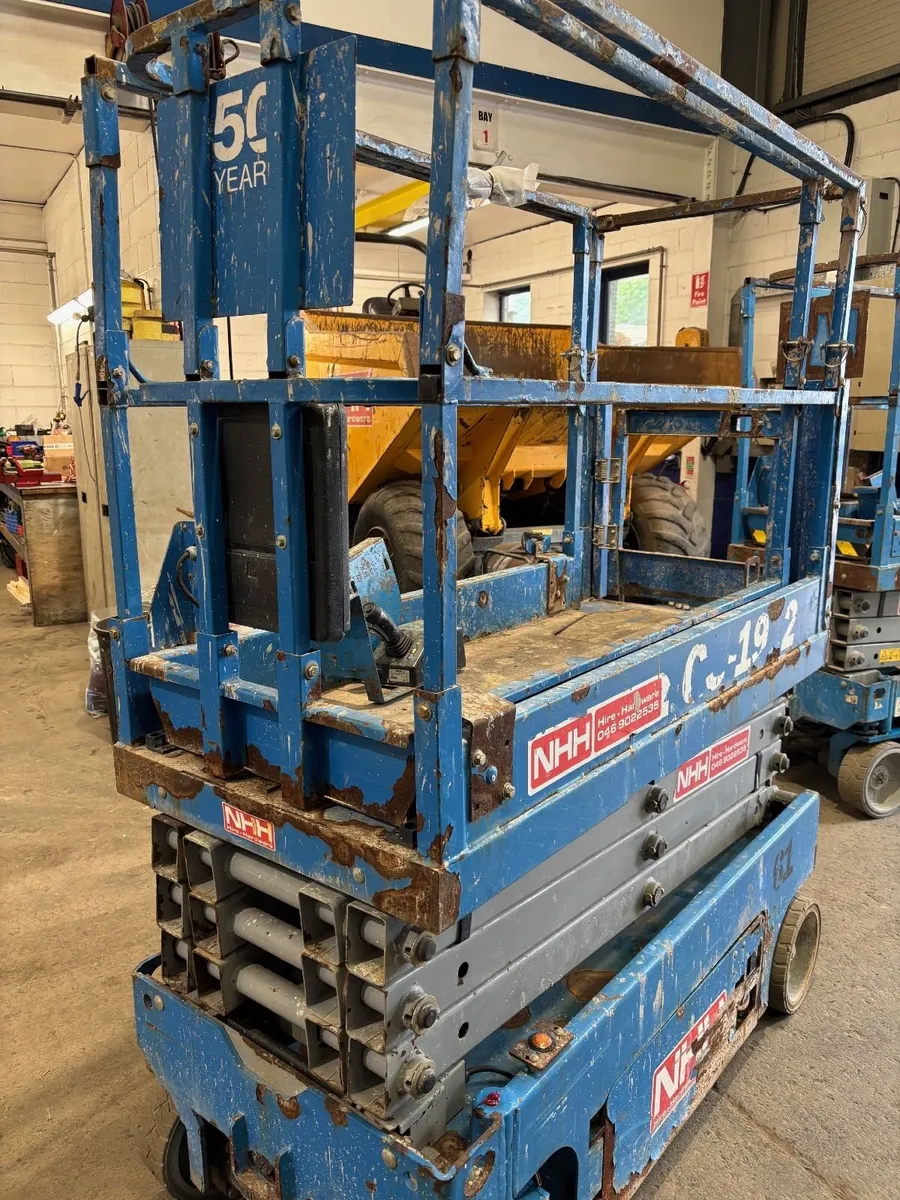 GENIE 19 FT SCISSOR LIFT - Image 4