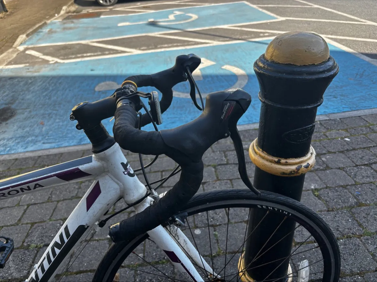 Ladies racing bike - Image 1