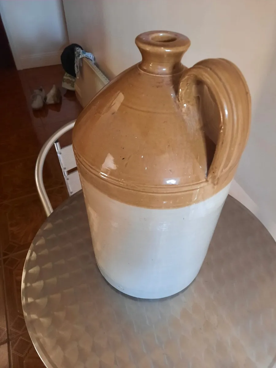 Large antique stoneware croc - Image 3