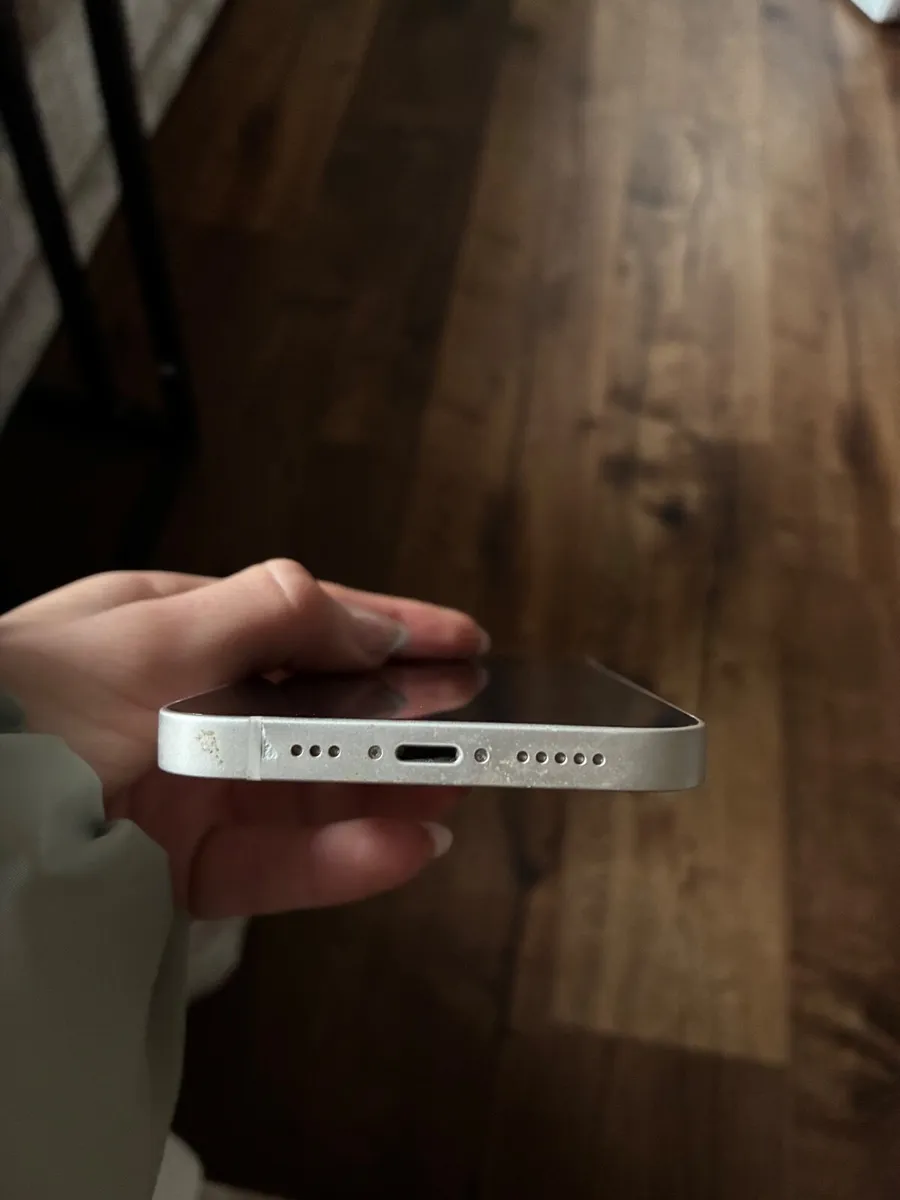 iPhone 14 - Image 3