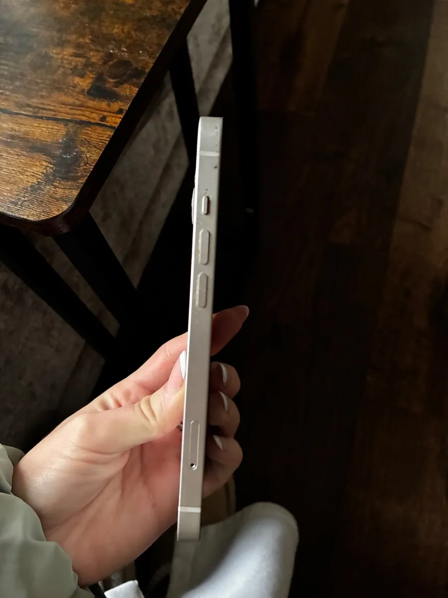 iPhone 14 - Image 2