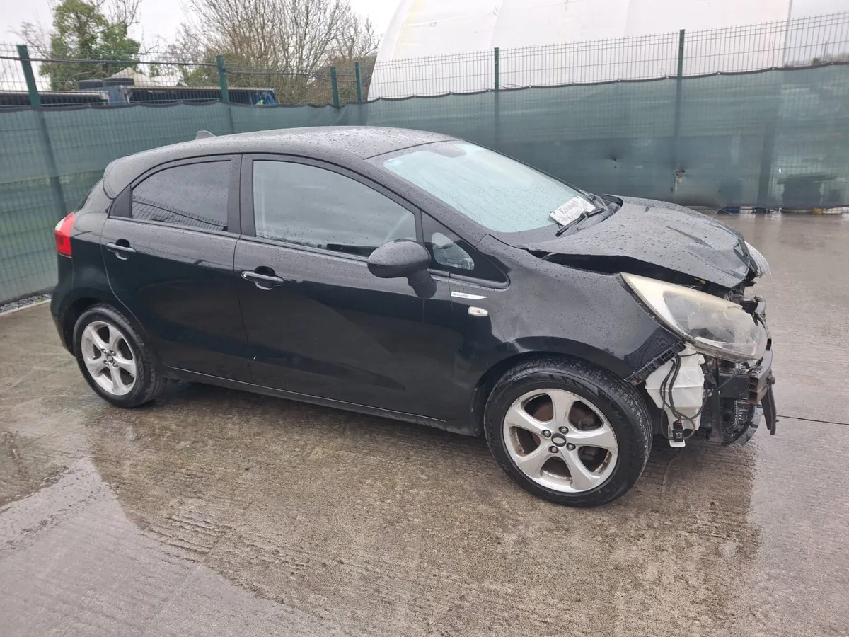152 Kia Rio Light Front Damage - Image 2