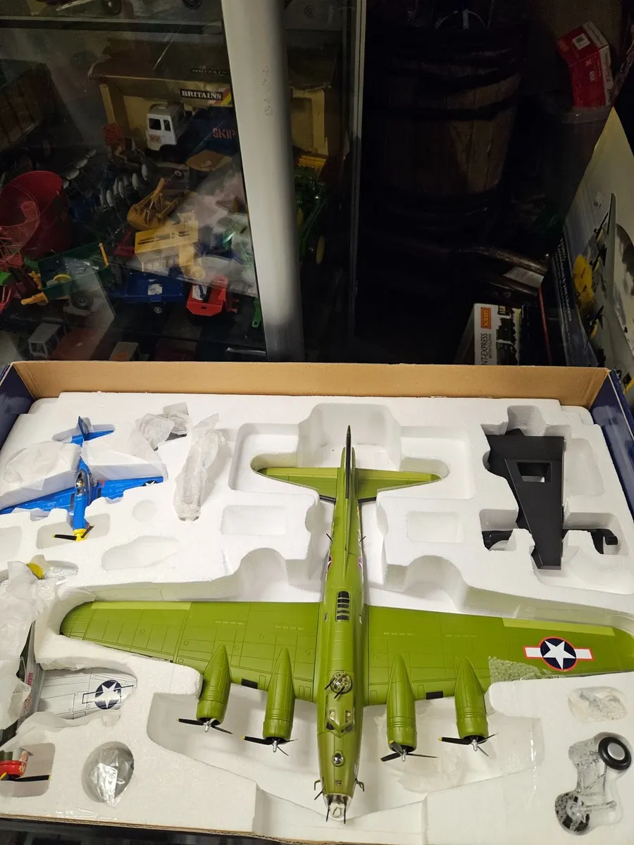 Corgi American WW2 B17 P51 and P47 Aircraft - Image 2