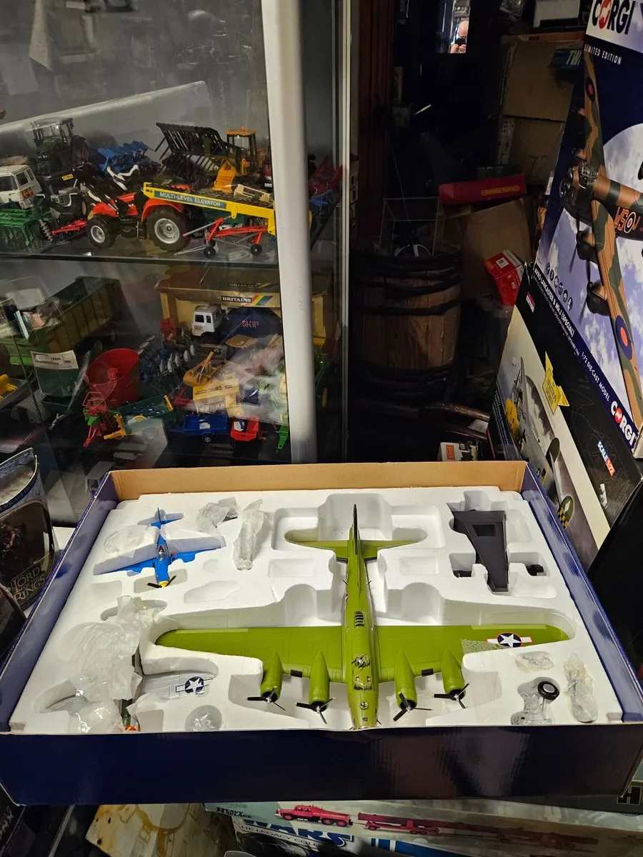 Corgi American WW2 B17 P51 and P47 Aircraft - Image 1