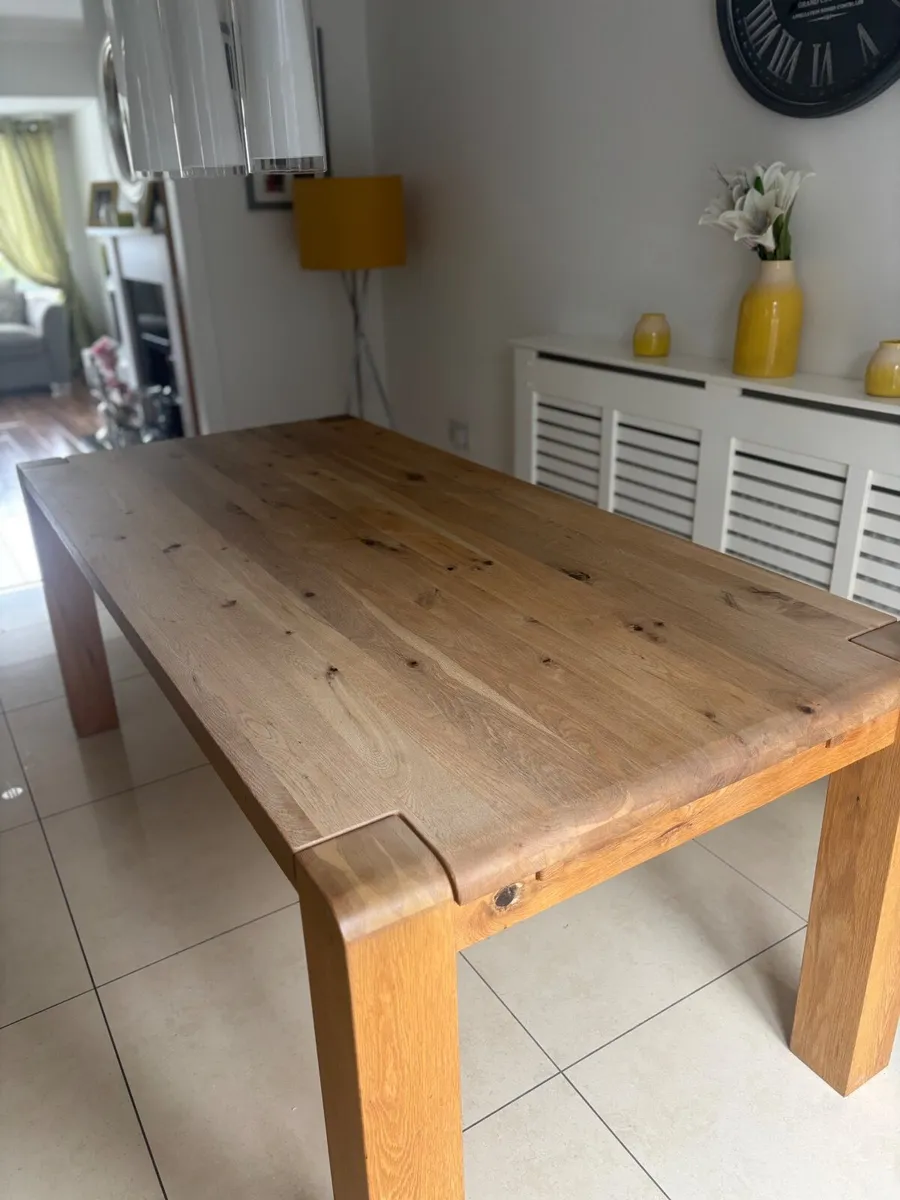 Dining table - Image 1