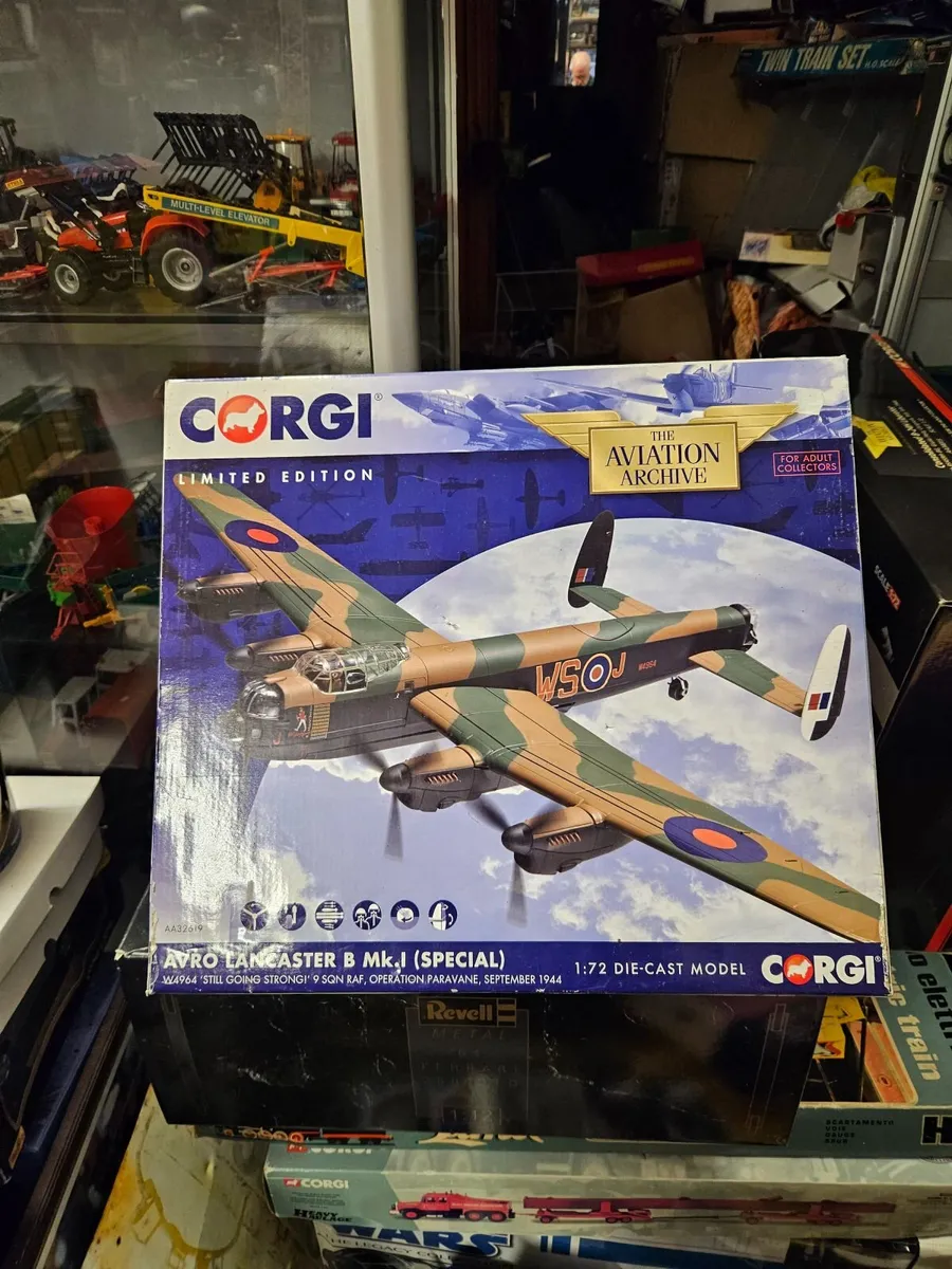 Corgi British WW2 RAF Lancaster Bomber - Image 2