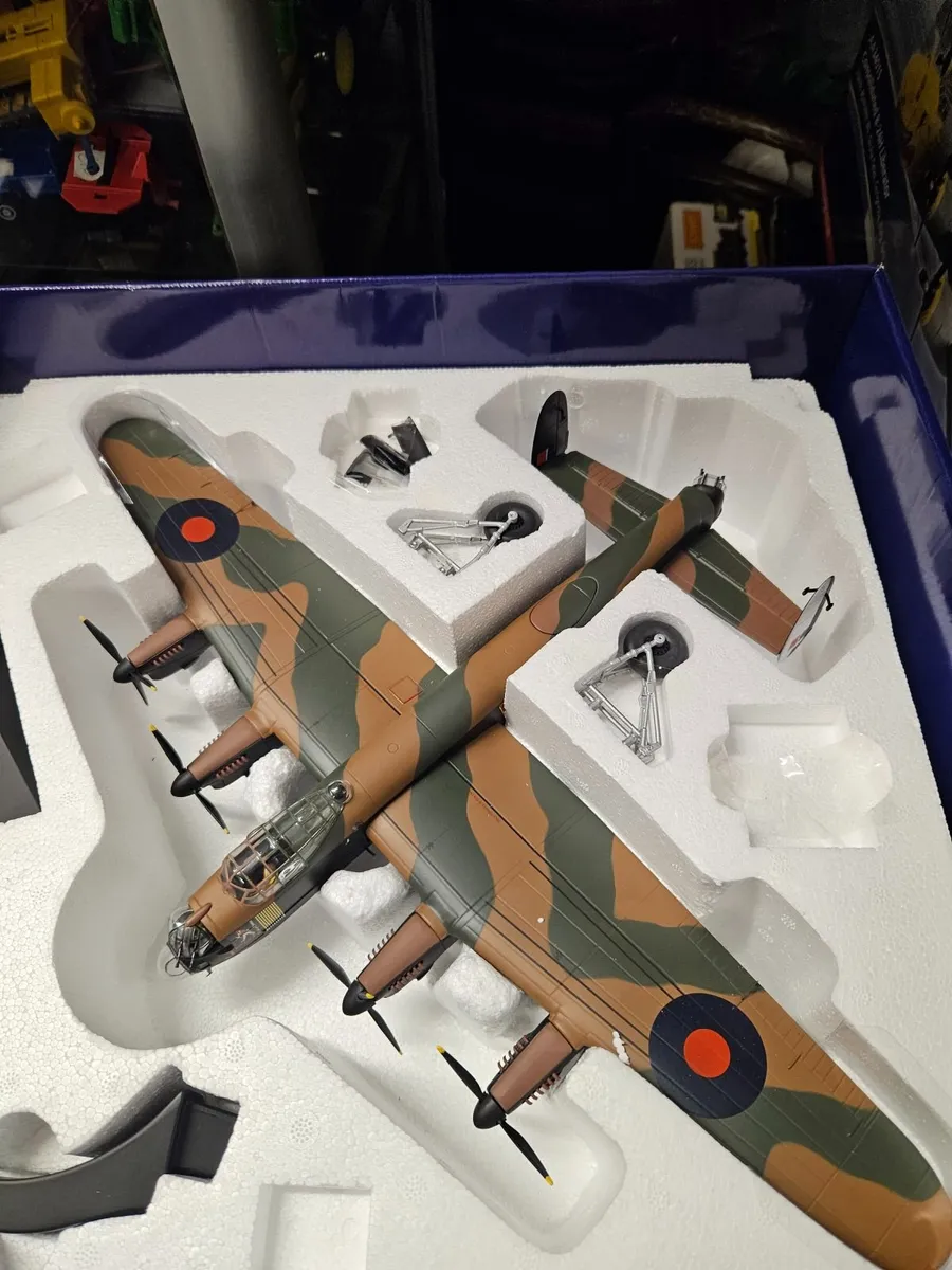 Corgi British WW2 RAF Lancaster Bomber - Image 3