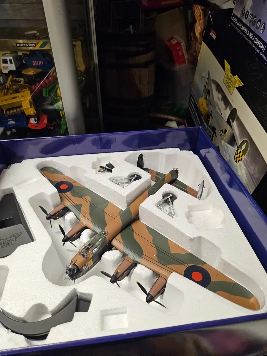 Corgi British WW2 RAF Lancaster Bomber - Image 4