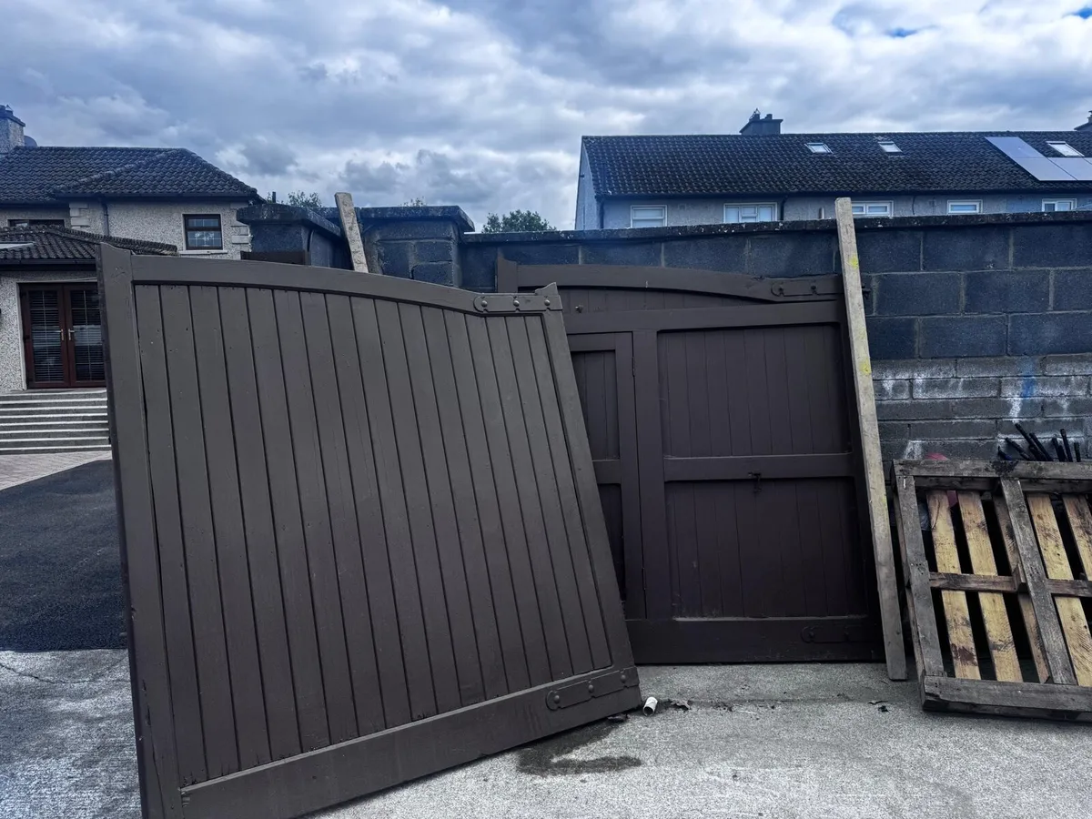 Pair of solid wood garden gates - Image 2