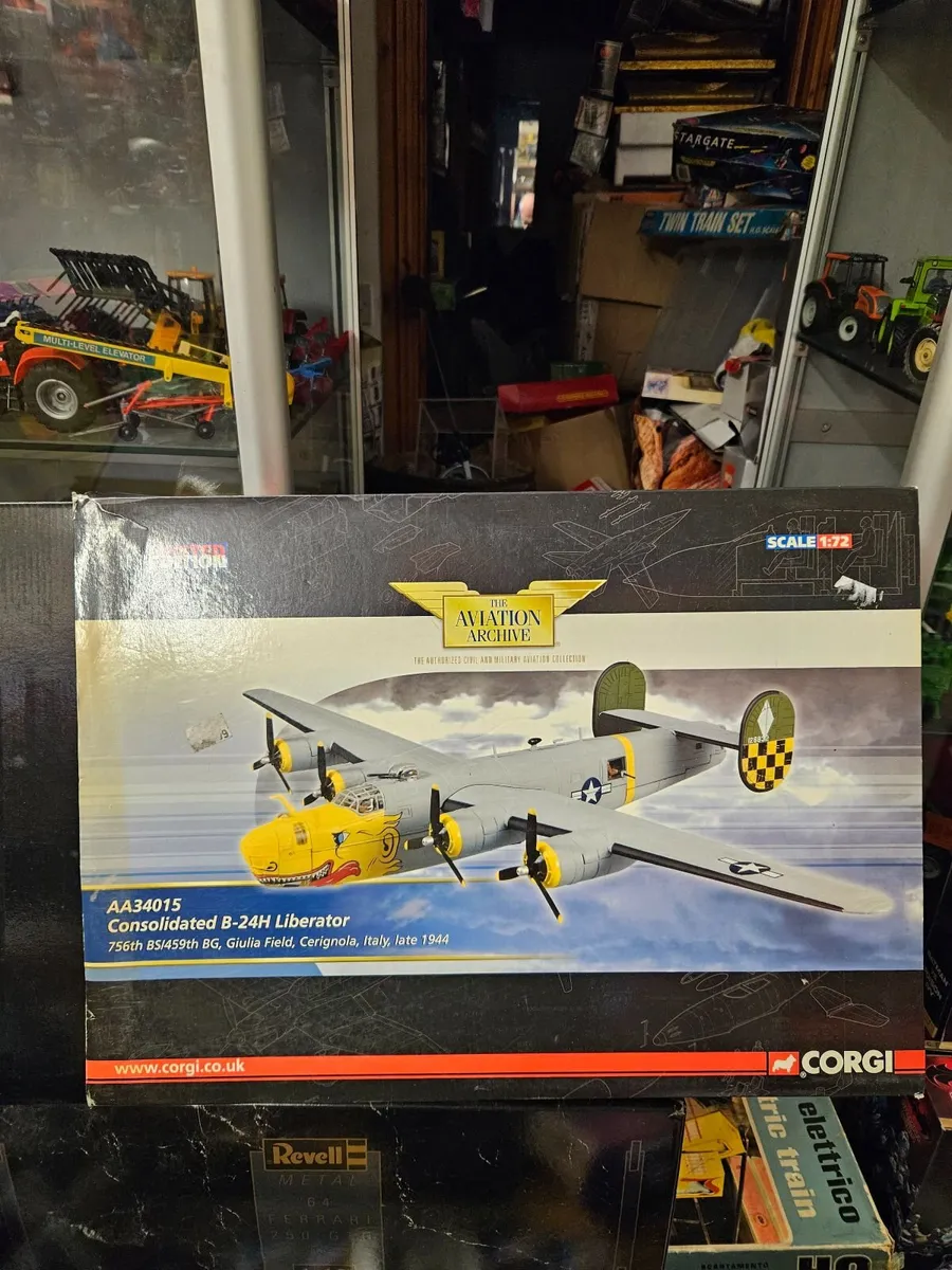 Corgi American B24 Liberator Bomber - Image 3